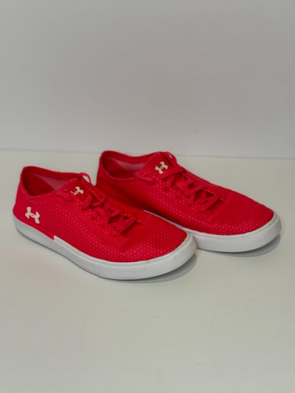 Under Armour Pink Sneakers Size 6Y / Women’s 7.5-8 Athletic Shoes Low Top - Picture 2 of 7